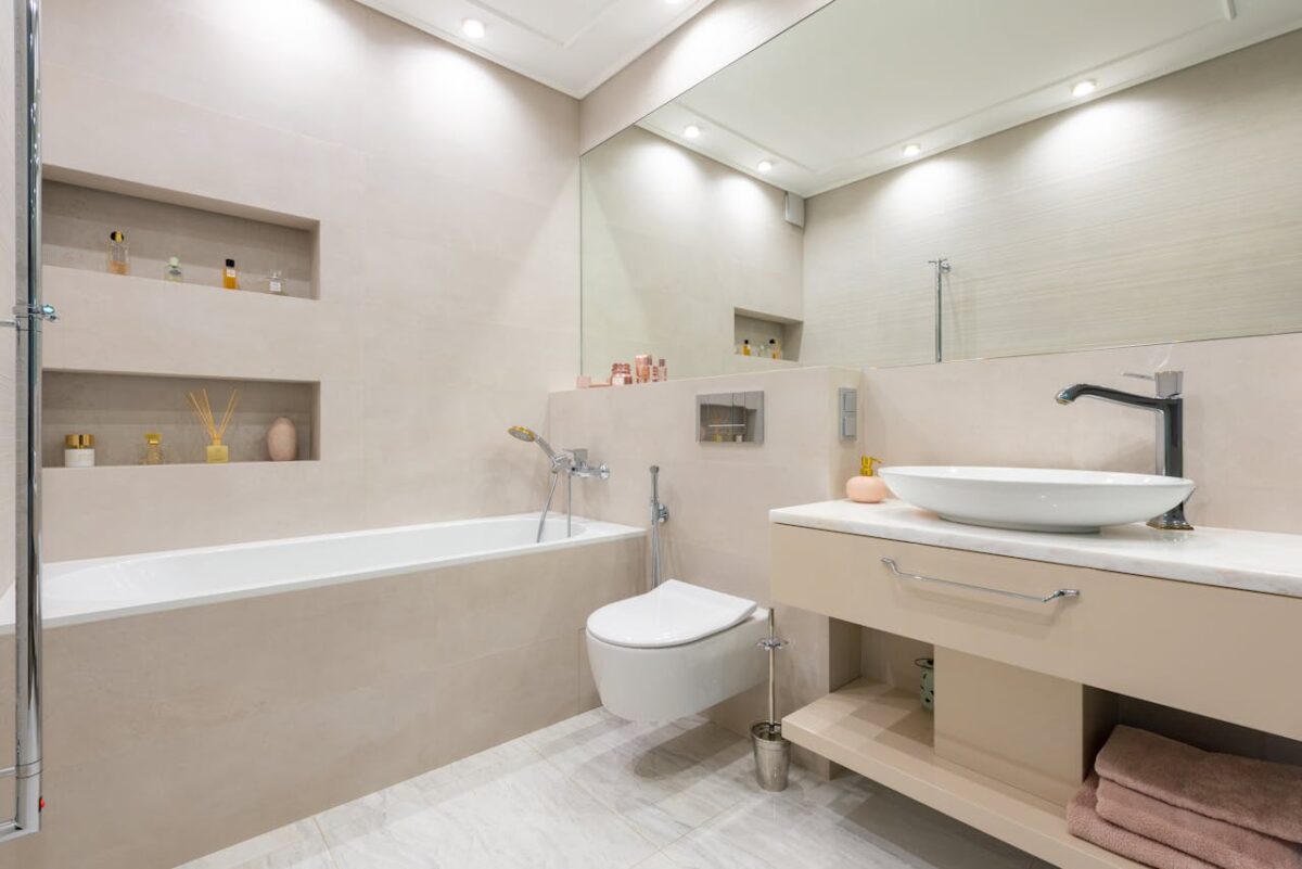 Hangtoilet kopen? zo kies je het juiste model voor jouw badkamer